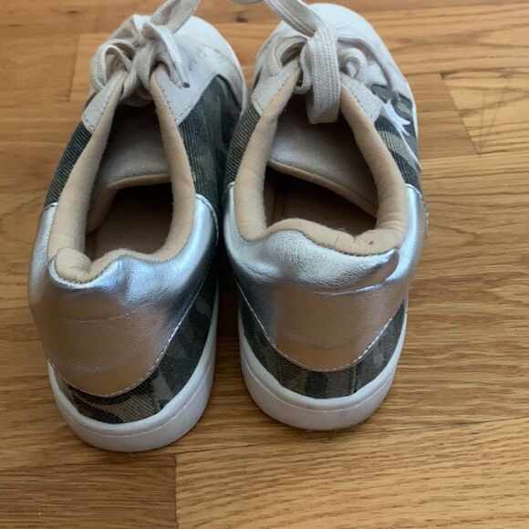 Soda camo sneakers size 8.5 silver detail - Picture 4 of 8